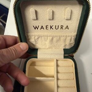 Waekura Green Velvet Travel Jewelry Case